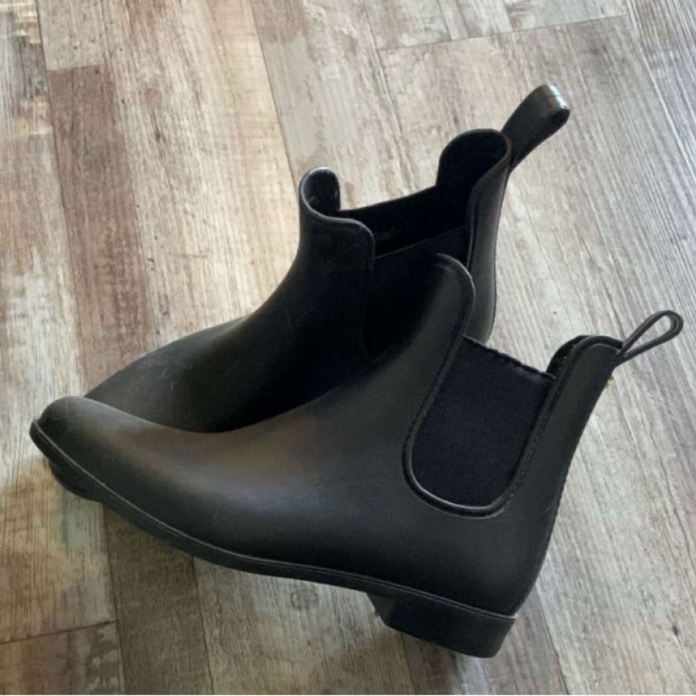 Black boots size 8